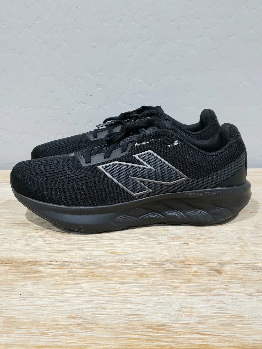NEW BALANCE Women's Fresh Foam 520 v9 Running Shoes (11D/9.5D Men's) Black